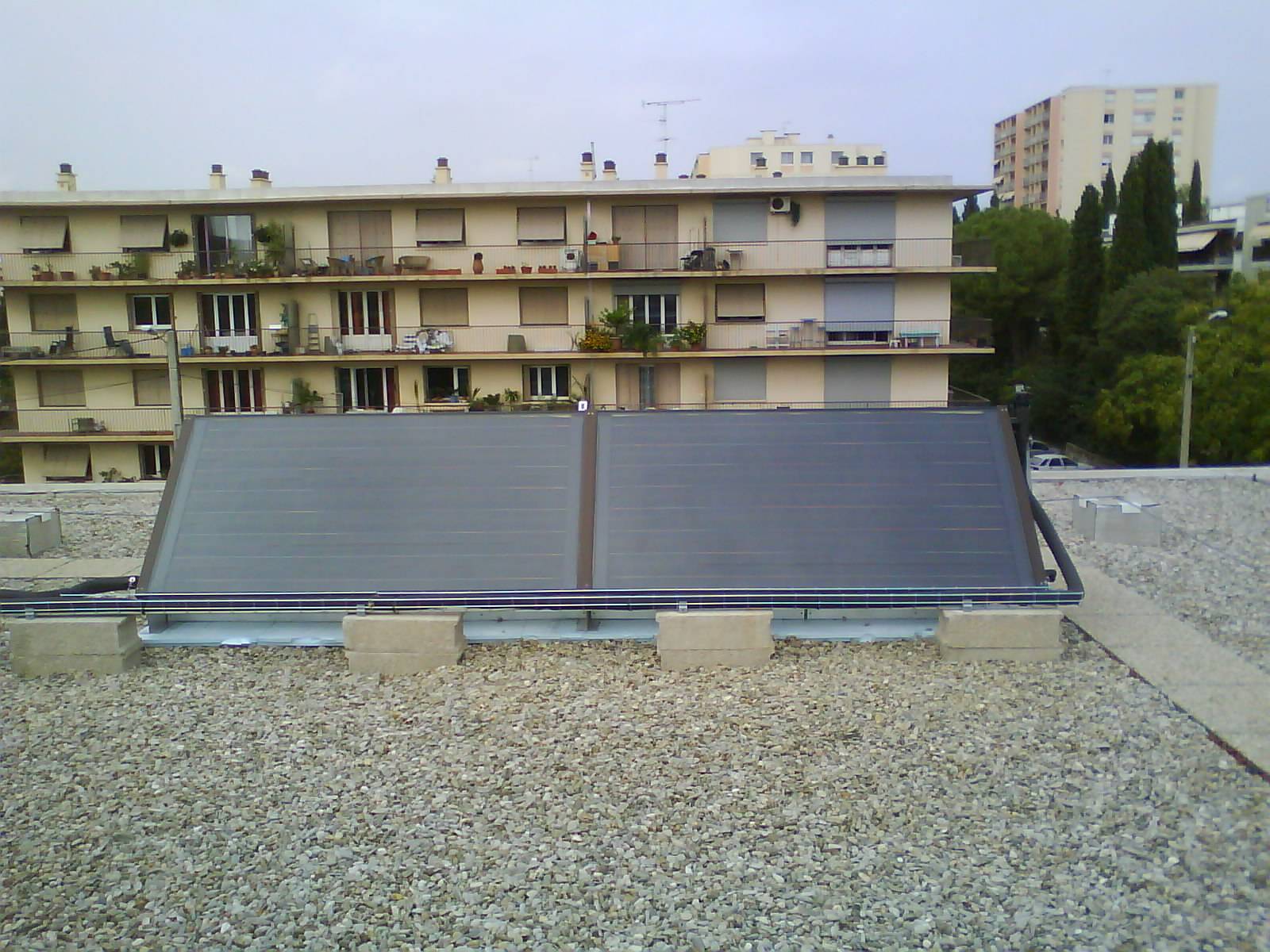 Chauffe-eau solaire / asr fluidelec / erm automatismes / professionnel / ouvrages / qualités / fiabilité / projets / solaire / maintenance / reconnus / depuis plusieurs années / Contrôle / Montpellier / Hérault / toit du bâtiment / professionnel  /  profe