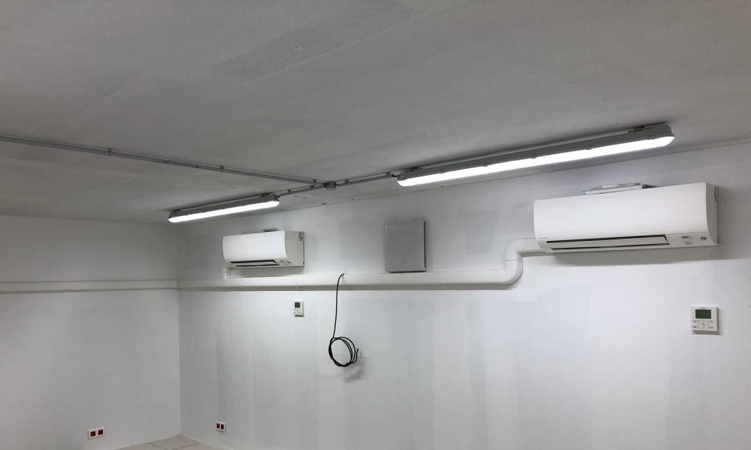 Double système de climatisation réversible pour le local serveur du château Durbesson à Carpentras (Vaucluse 84)