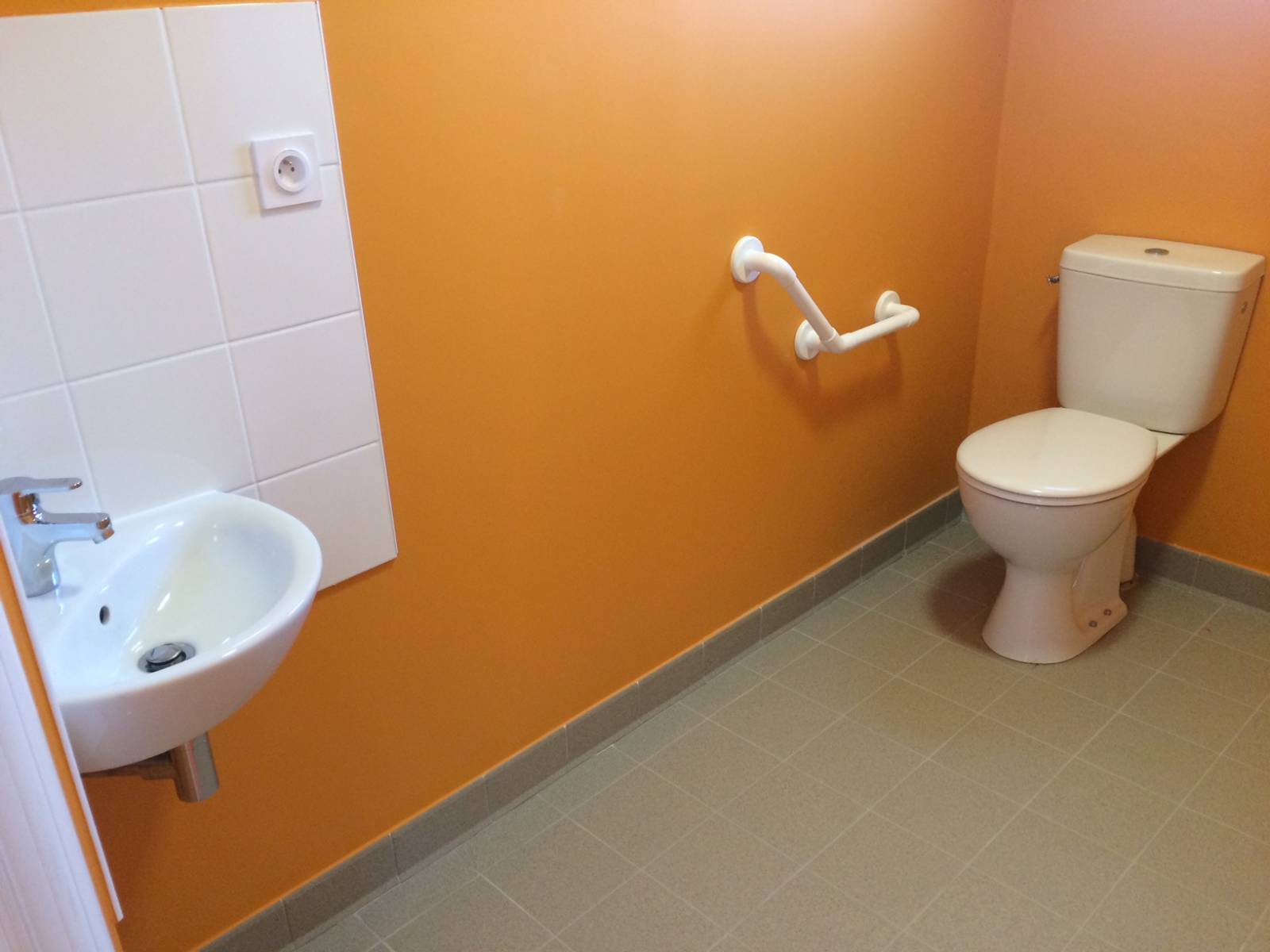 Installation de plomberie / sanitaires / ventilation / chauffage et rafraîchissement / ventilation VMC simple flux hygroréglable / pompe à chaleur Daikin Altherma 16Kw / ASR Fluidelec