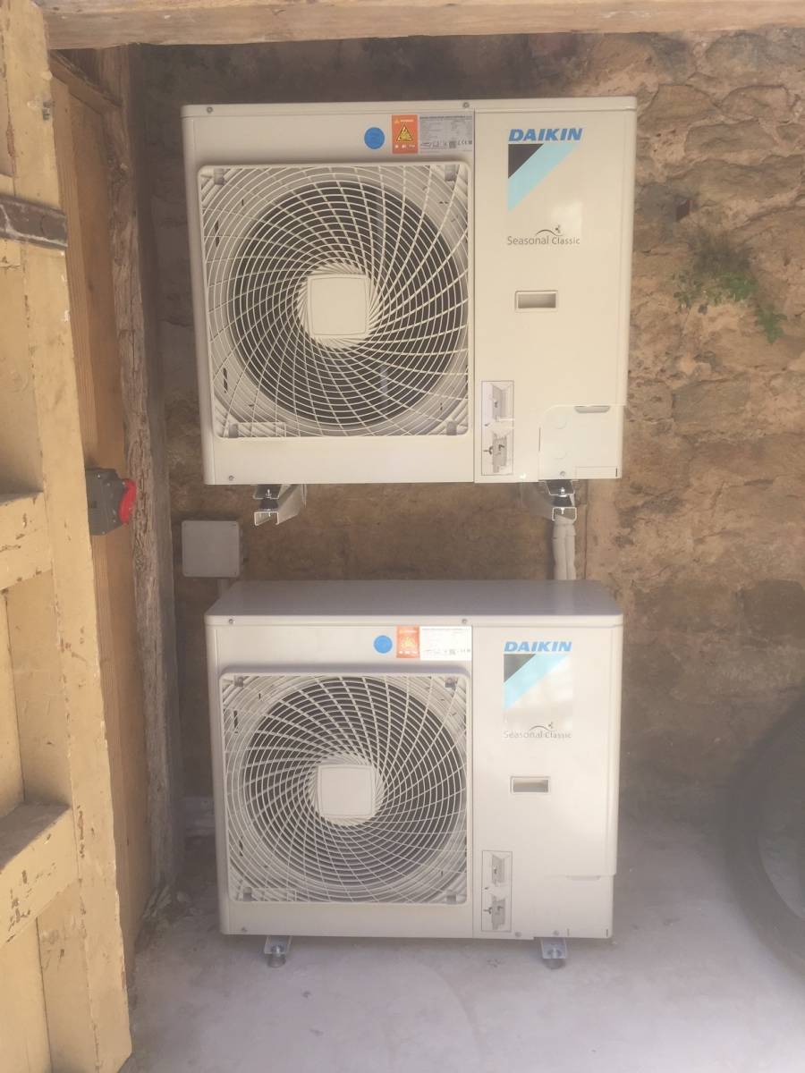 Unités extérieures de climatisation réversible Daikin à Carpentras (Vaucluse)