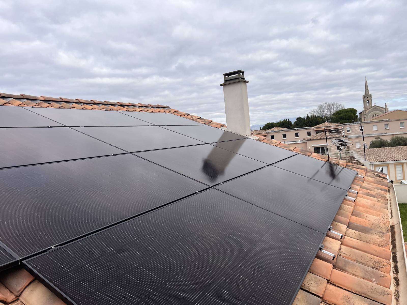 Installation solaire photovoltaïque 9,5kWc en autoconsommation avec revente de surplus à Althen des Paluds (84210)