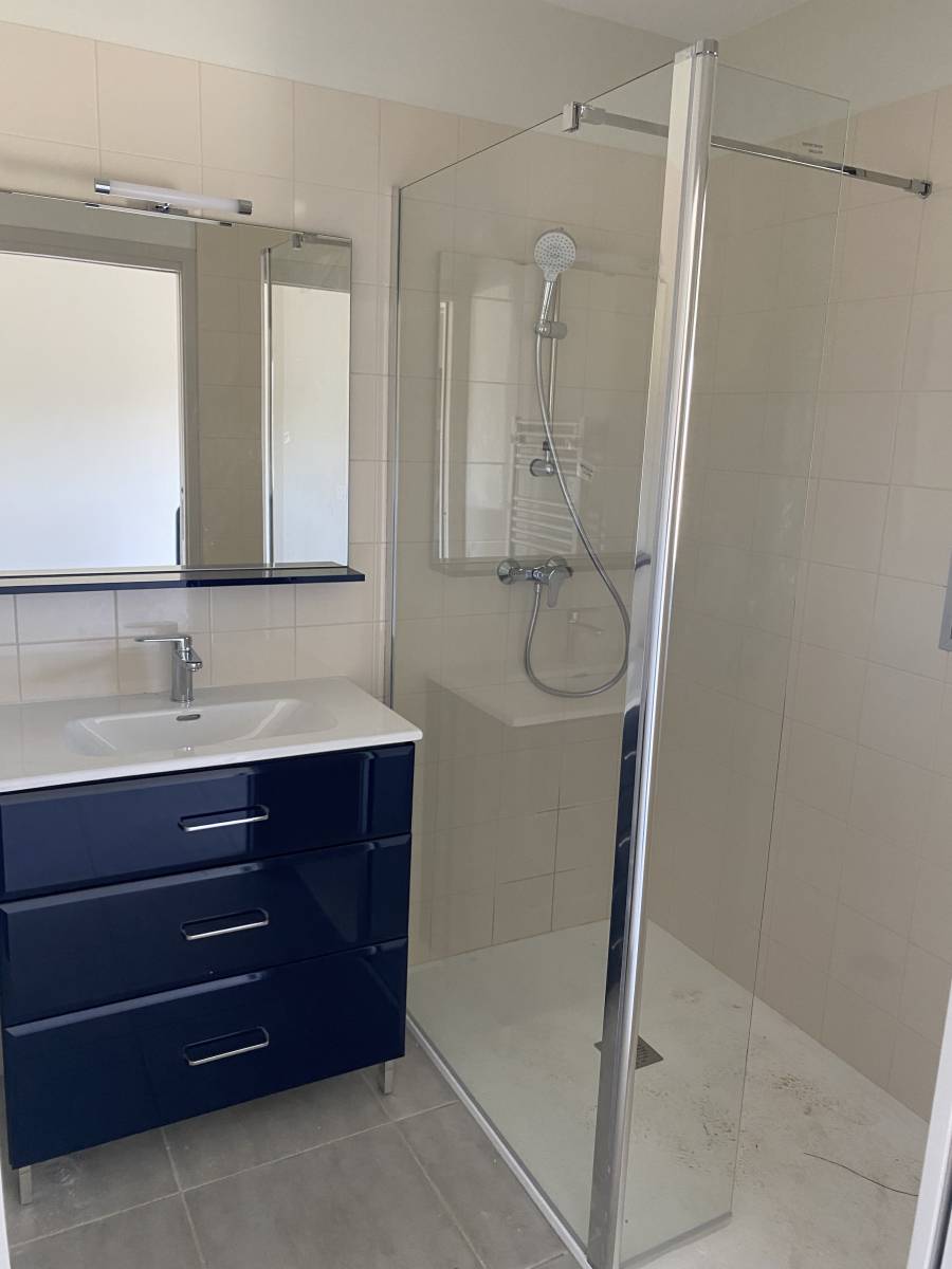 Salle de bain installée par AsrFluidelec