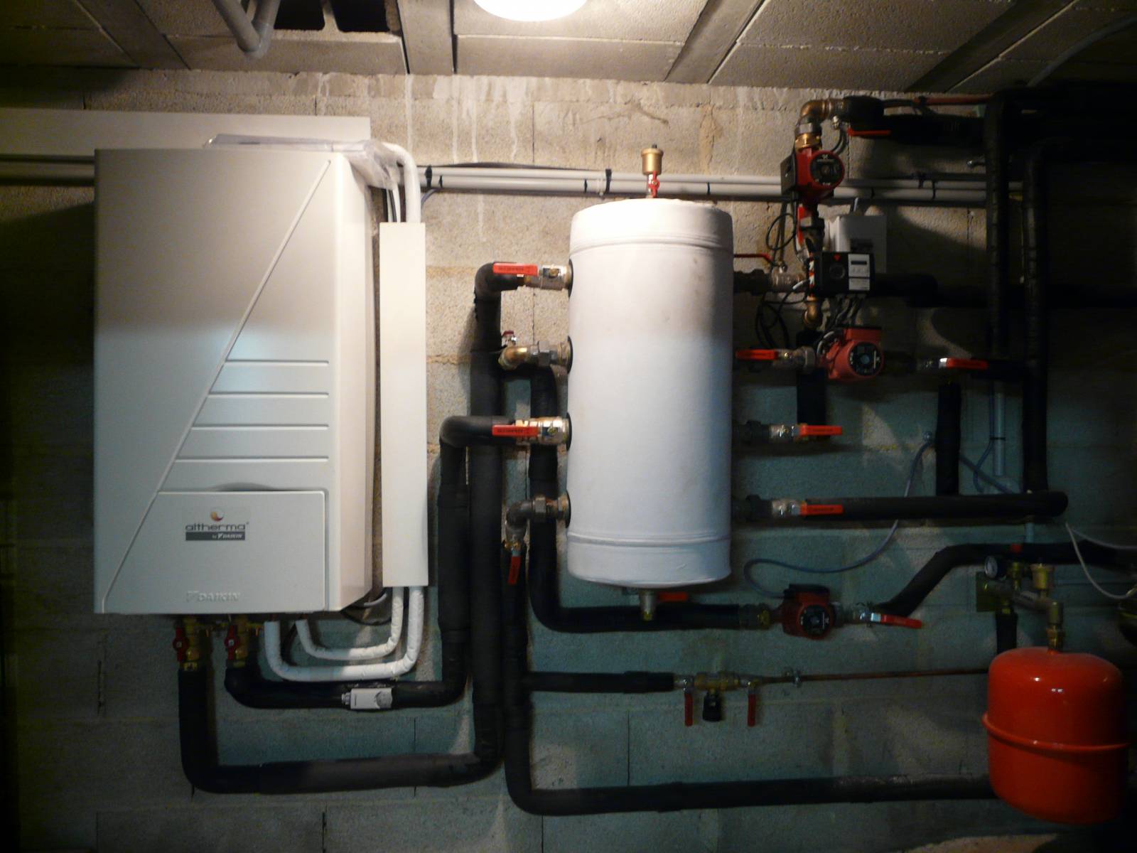 Installation d'une pompe à chaleur air-eau associée en relève de chaudière fuel dans un villa en rénovation à Mallemort-du-Comtat (Vaucluse, 84). - ASR Fluidelec