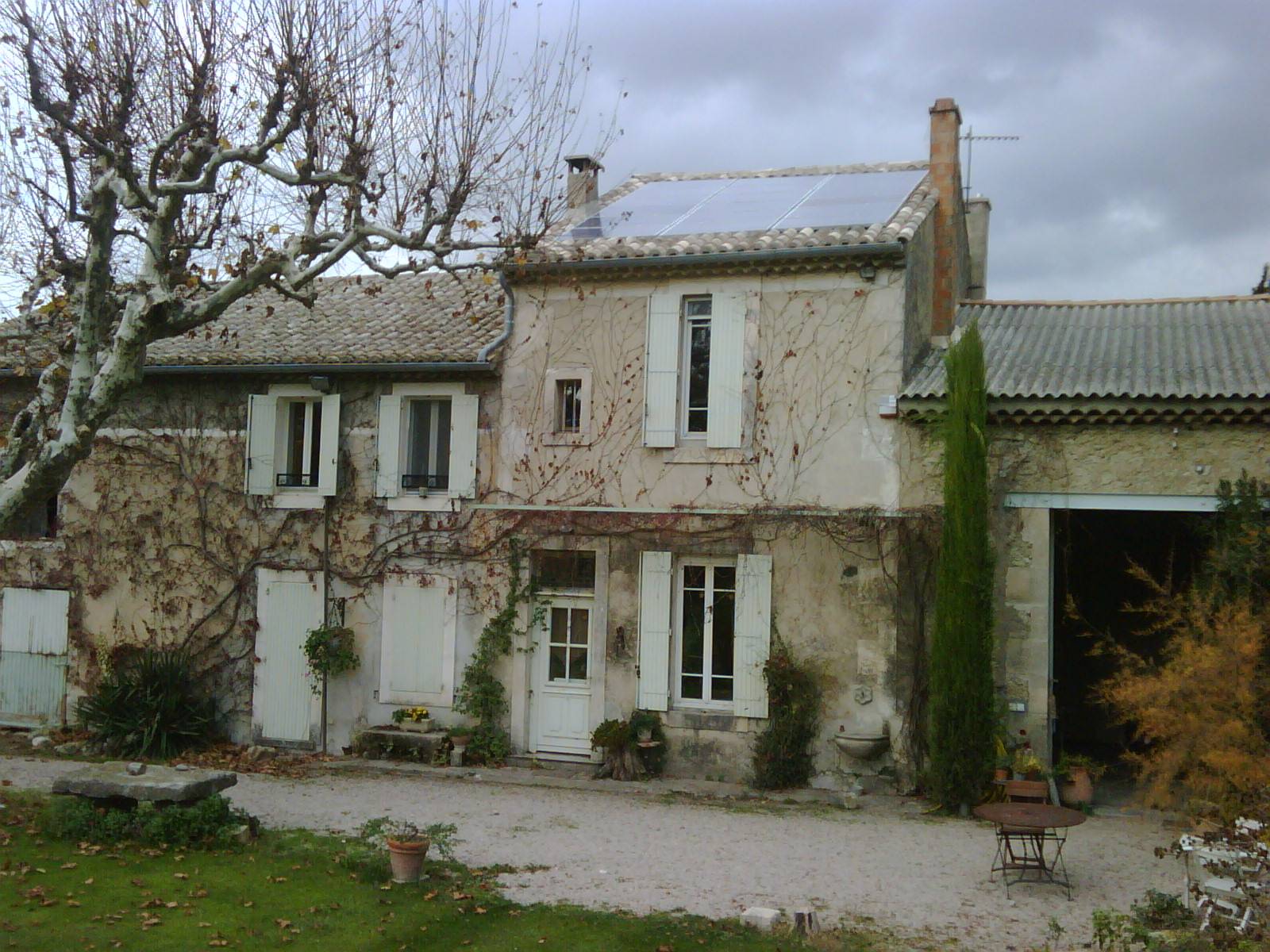 Panneaux solaires photovoltaïques / photovoltaïques / intégration toiture / solutions / économes / économes en énergie / gains financiers / l’empreinte environnementale / ASR FLUIDELEC / ERM automatismes / Vaucluse  / Provence / revente de courant / EDF /