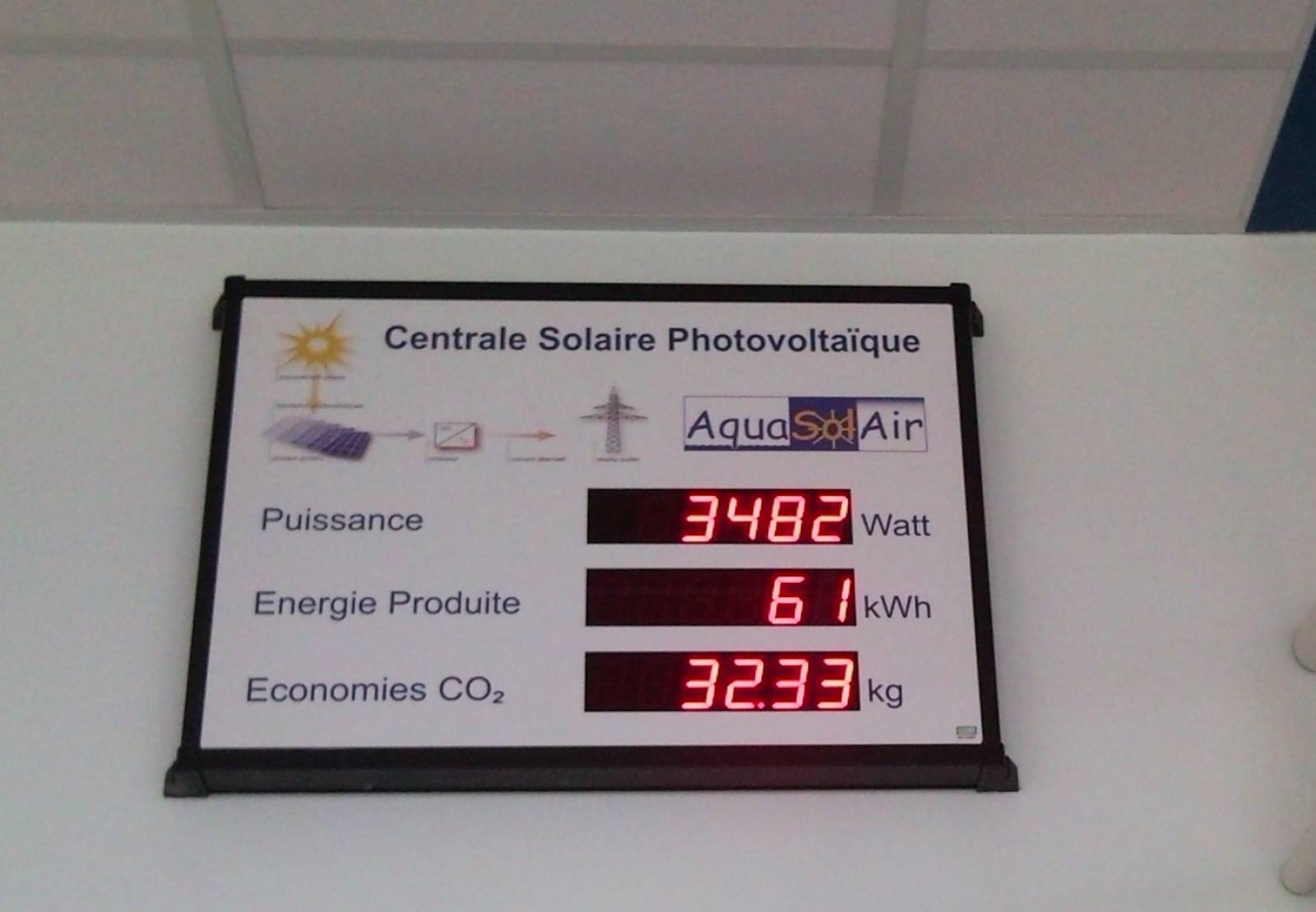 Panneaux solaires photovoltaïques / photovoltaïques / intégration toiture / solutions / économes / économes en énergie / gains financiers / l’empreinte environnementale / ASR FLUIDELEC / ERM automatismes / Vaucluse  / Provence / revente de courant / EDF /