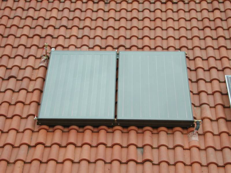 Chauffe-eau solaire / asr fluidelec / erm automatismes / professionnel / ouvrages / qualités / fiabilité / projets / solaire / maintenance / reconnus / depuis plusieurs années / Contrôle / Montpellier / Hérault / toit du bâtiment / professionnel  / centra