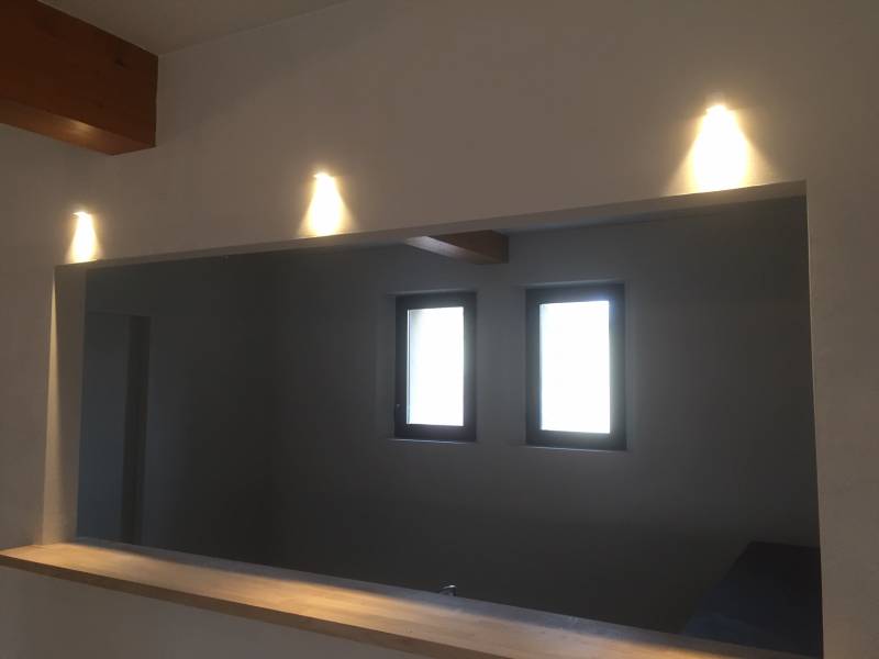 Eclairge d'ambiance par mini spots LED pour le dessus du bar