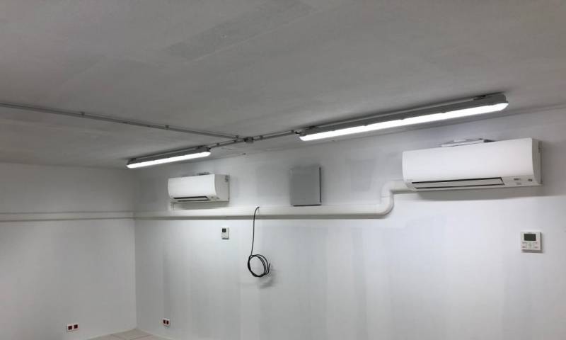 Double système de climatisation réversible pour le local serveur du château Durbesson à Carpentras (Vaucluse 84)