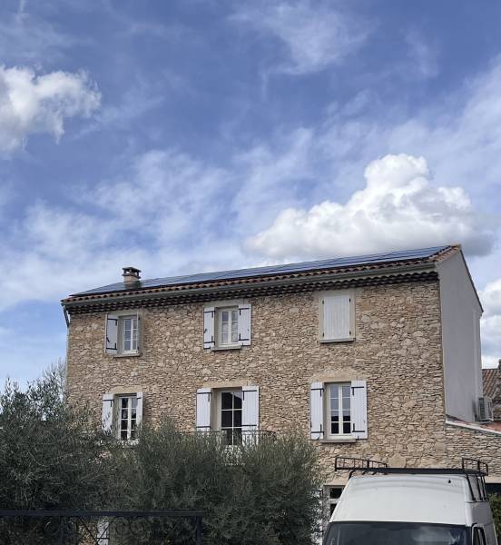 Pose de panneaux photovoltaïques avec revente de surplus et autoconsommation à Villes-sur-Auzon