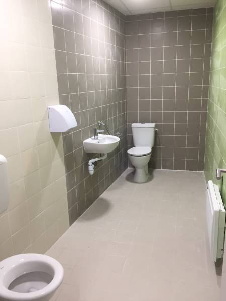 Personne à Mobilité Réduite / PRM / Restructuration d'une cantine scolaire / ASRFLUIDELEC / ASR FLUIDELEC / chauffage et plomberie / création d'un self / Restructuration cantine scolaire / sanitaires