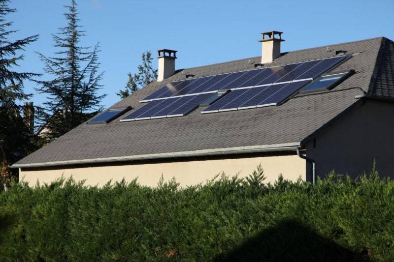 ASR FLUIDELEC / centrale photovoltaïque / intégration toiture / expérimentés / techniciens qualifiés / qualité / fiabilité / gains financiers / techniciens expérimentés / erm automatismes / EDF / Enedis