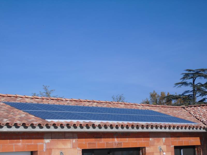 Panneaux solaires photovoltaïques / photovoltaïques / intégration toiture / solutions / économes / économes en énergie / gains financiers / l’empreinte environnementale / ASR FLUIDELEC / ERM automatismes / Vaucluse  / Provence / revente de courant / EDF /